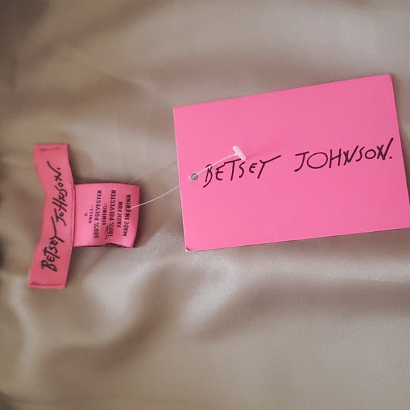 NWT Betsey Johnson faux fur vest - Picture 2 of 3